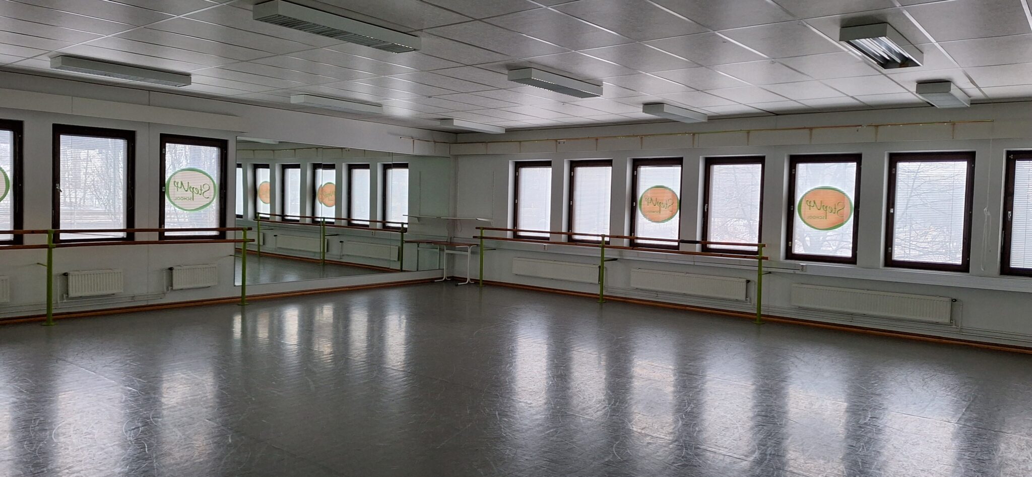 Toimitila 2.krs n. 272 m², sisältäen kaksi tanssisalia ja sosiaalitilat